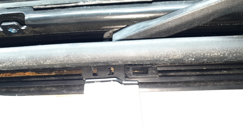 Panoramic window mechanism with curtain for VW Tiguan 18-24, jammed curtain, defective guide, needs dry cleaning