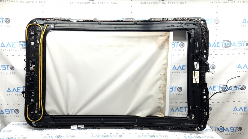 Panoramic window mechanism with curtain for VW Tiguan 18-24, jammed curtain, defective guide, needs dry cleaning
