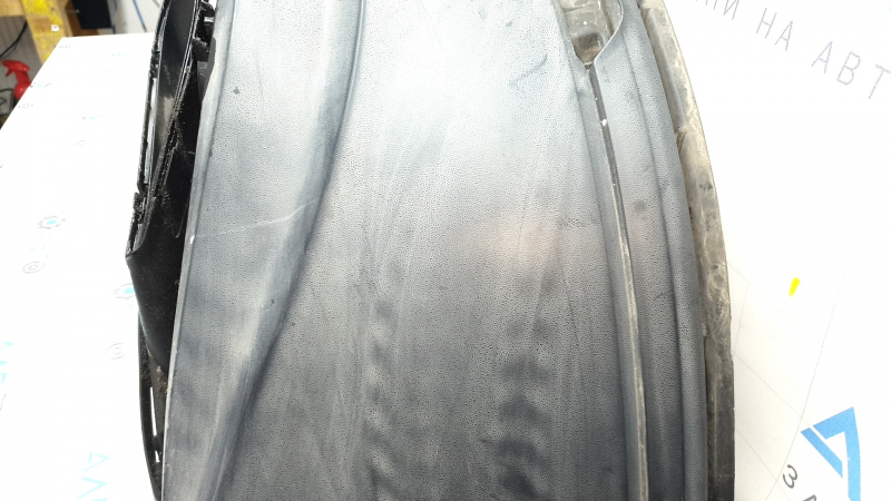 The rear bumper is bare, the lower part of the VW Tiguan 18-21, the structure is without parking sensors, scratches, sand, faded plastic, broken fasteners