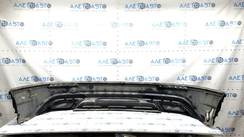 The rear bumper is bare, the lower part of the VW Tiguan 18-21, the structure is without parking sensors, scratches, sand, faded plastic, broken fasteners