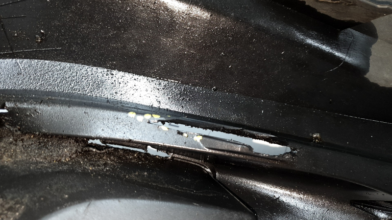 The rear bumper is bare, the lower part of the VW Tiguan 18-21, the structure is without parking sensors, scratches, sand, faded plastic, broken fasteners