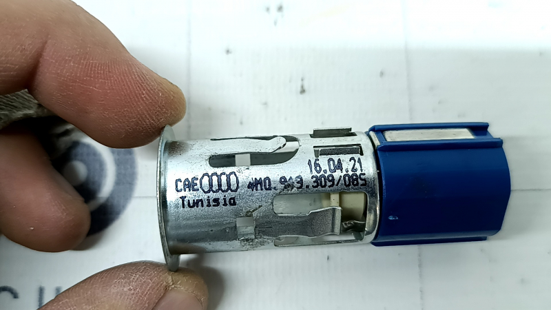 Cigarette lighter for the center console of the Audi A5 F5 17-24