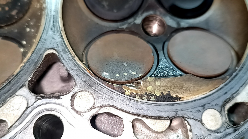 Lincoln MKC 15-19 2.0T cylinder head without camshafts for grinding