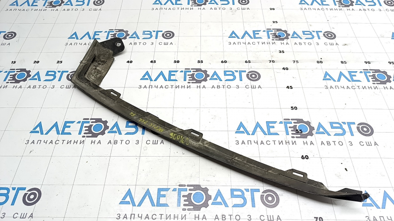Lower left front bumper molding for Honda Accord 18-20, under the headlight, gloss black, scratches, crack in the mount