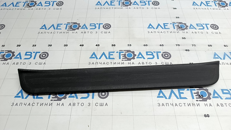 Black front outer right door sill trim for Hyundai Elantra AD 17-20, broken fasteners, scratches