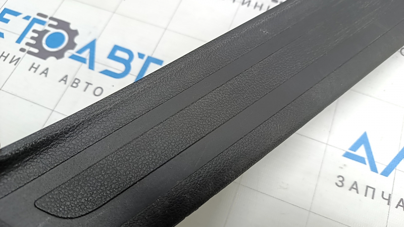 Black front outer right door sill trim for Hyundai Elantra AD 17-20, broken fasteners, scratches