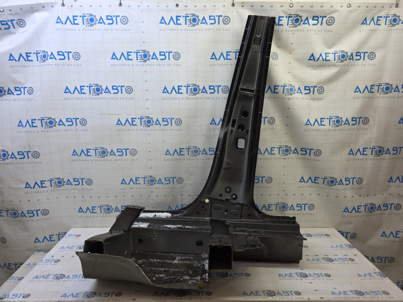 The central right body pillar of the Mercedes W167 GLE 350 450 20-26 was sawed off.