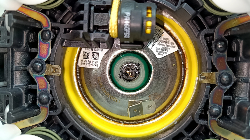 The steering wheel airbag for the driver's side of the Audi Q5 8R 13-17 is black and scratched.