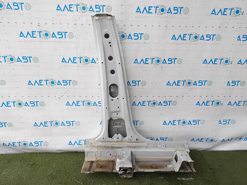 The central left body pillar of the Kia Sportage 17-19 on the body, bumpers