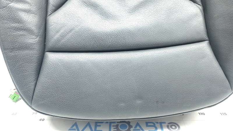 The driver's seat back upholstery for the Audi Q5 8R 13-17 is gray leather, heated, and creased.