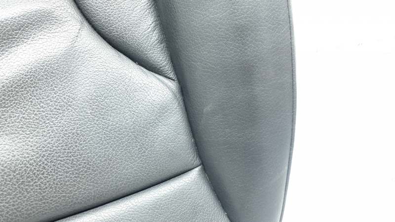 The driver's seat back upholstery for the Audi Q5 8R 13-17 is gray leather, heated, and creased.