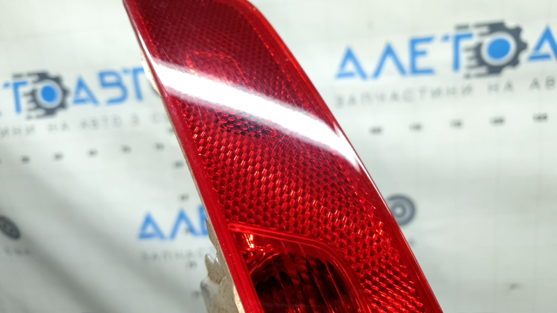 The right rear bumper light of the Audi Q5 8R 09-17 is worn out.