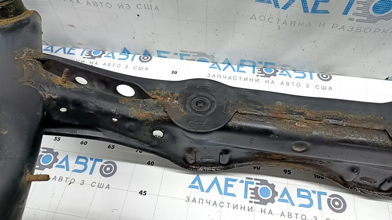 The rear subframe of the Audi A3 8V 15-18 4d AWD is rusty.