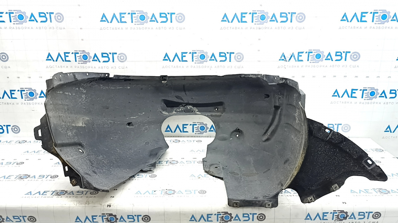The front right fender liner of the Audi A3 8V 17-20 4d is torn.