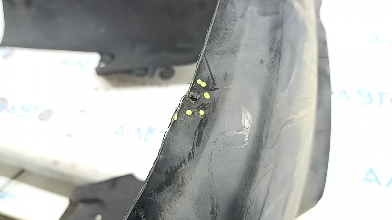 The front right fender liner of the Audi A3 8V 17-20 4d is torn.