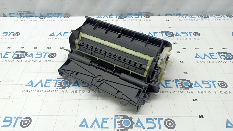 The bare upper part of the heater housing of the Audi A3 8V 15-20