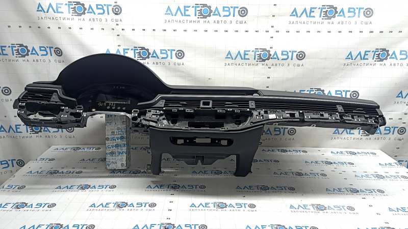 Audi A4 B9 17-25 black dashboard with AIRBAG, no projection, Bang & Olufsen, rusty squib