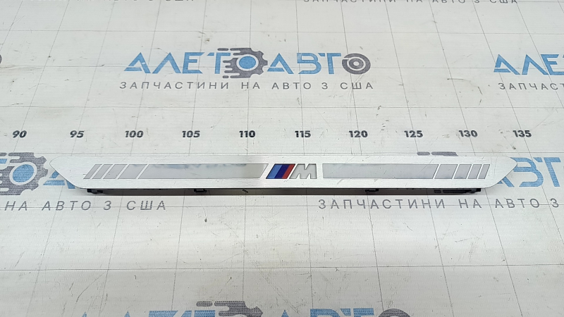 Front right door sill insert for BMW X7 G07 19-26, chrome with backlight, M-Sport, scratches