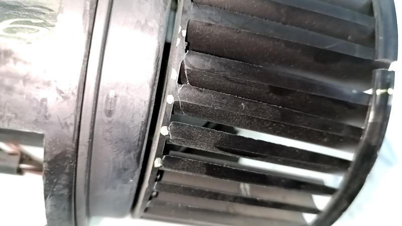 Mini Cooper Countryman R60 10-16 heater fan motor cracked, blades broken, missing fragment