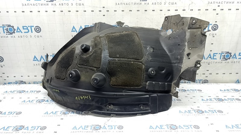 The front right rear fender liner of the BMW X7 G07 19-26 is dented and has tears.