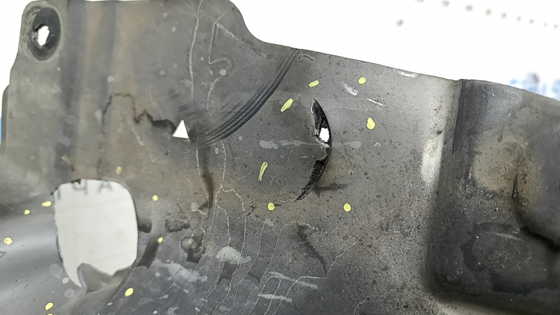 The front right rear fender liner of the BMW X7 G07 19-26 is dented and has tears.