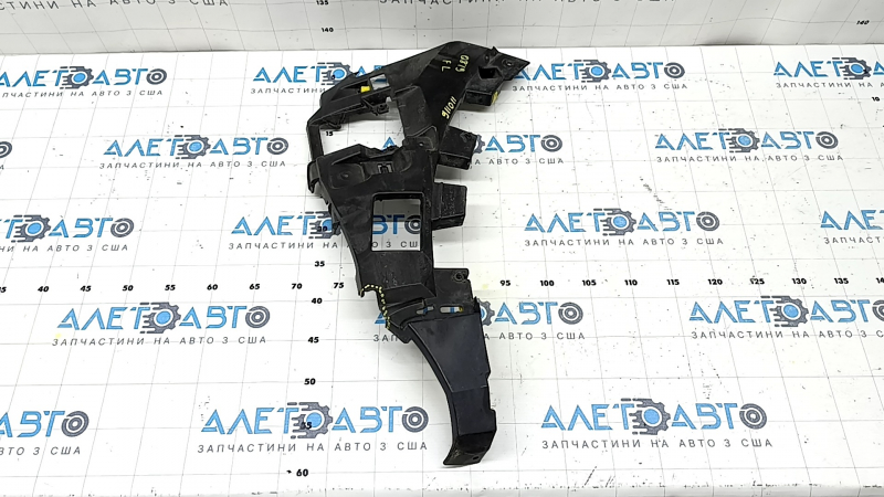 The left front bumper bracket for the Audi Q8 19-23 is large and the fasteners are broken.