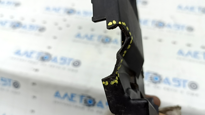 The left front bumper bracket for the Audi Q8 19-23 is large and the fasteners are broken.