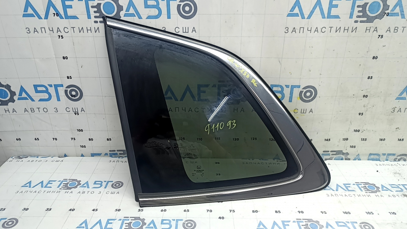 Rear left window, blind glass, Honda CRV 23-26, tinted, chrome, scratches on chrome