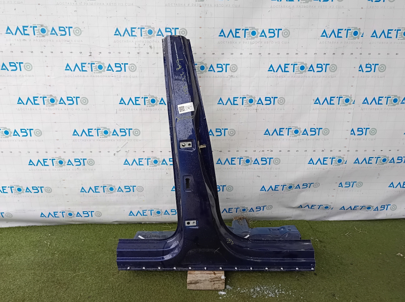 The central right body pillar of the VW Tiguan 18-24 on the body, bumpers