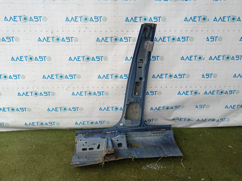 The central right body pillar of the VW Tiguan 18-24 on the body, bumpers