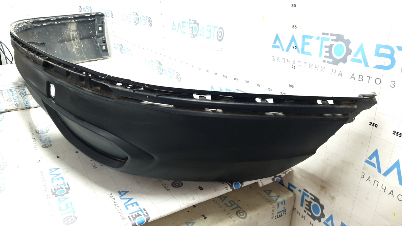 The rear bumper is bare, the lower part of the VW Tiguan 22-24, the structure is without parking sensors, it is torn, dented, the fasteners are broken, there are scratches.