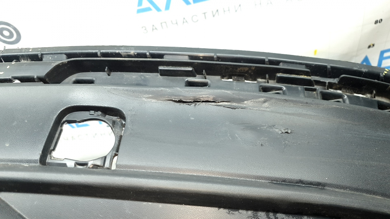 The rear bumper is bare, the lower part of the VW Tiguan 22-24, the structure is without parking sensors, it is torn, dented, the fasteners are broken, there are scratches.