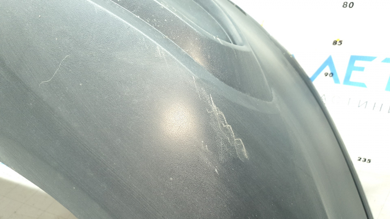 The rear bumper is bare, the lower part of the VW Tiguan 22-24, the structure is without parking sensors, it is torn, dented, the fasteners are broken, there are scratches.