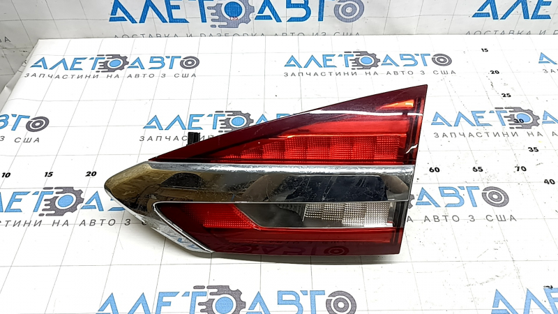 Right inner tailgate light for Ford Fusion mk5 19-20 halogen+LED with chrome level 3, scratched