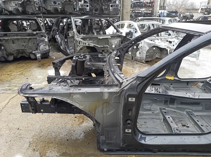 Front left quarter panel of BMW 7 G11 G12 16-22 on the body, black, dented, after repair
