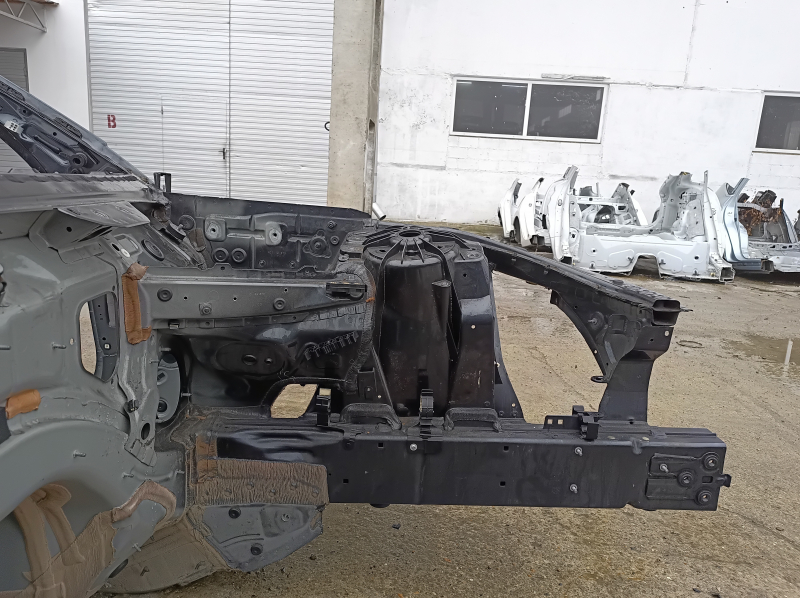 Front left quarter panel of BMW 7 G11 G12 16-22 on the body, black, dented, after repair