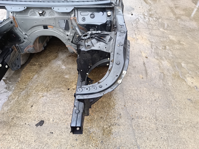 Front left quarter panel of BMW 7 G11 G12 16-22 on the body, black, dented, after repair