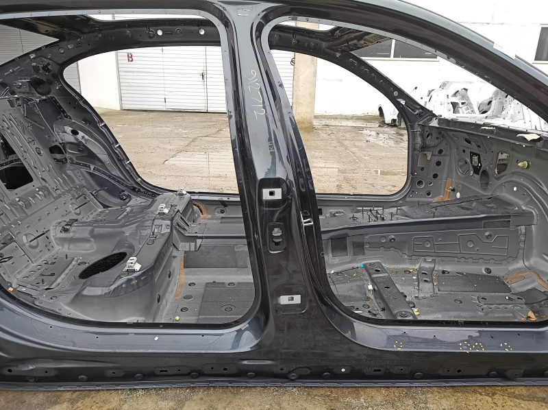 The central right body pillar of the BMW 7 G12 16-22 on the body, butt