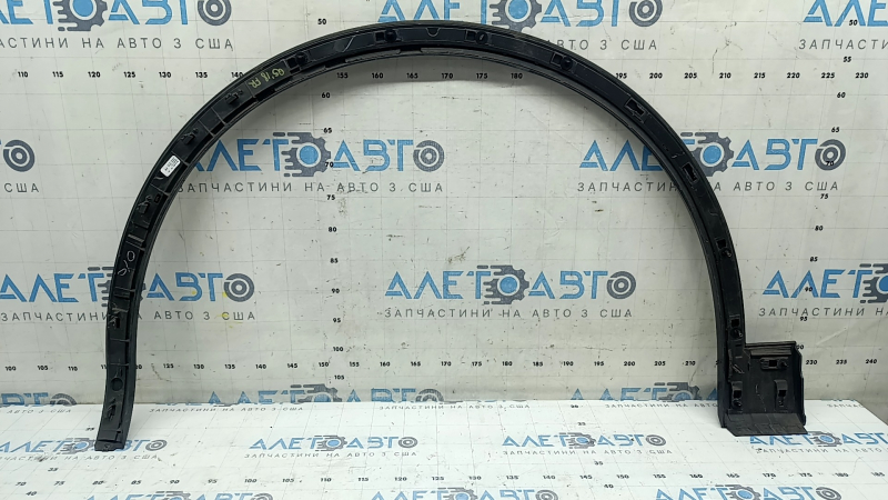Front right fender arch trim for Audi Q5 80A 18-20 is worn, fasteners are broken, sand