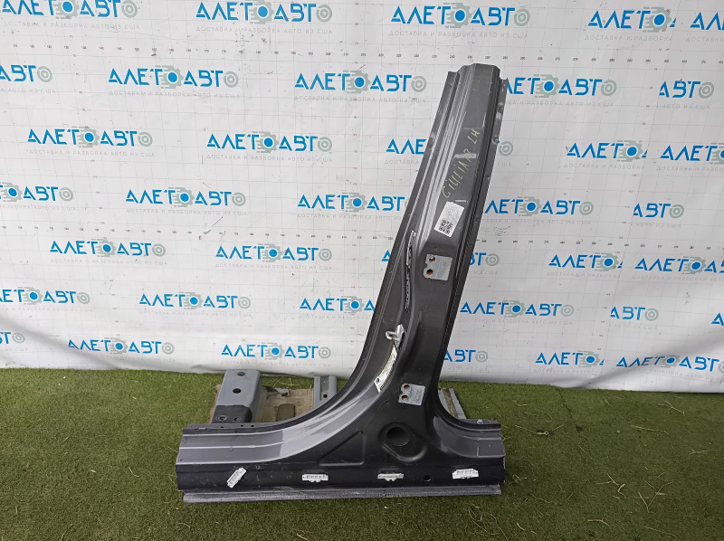 The central left pillar of the Alfa Romeo Giulia 17-24 has been cut off.