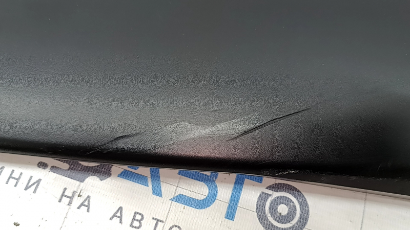 Subaru Forester 25-26 lower rear right door trim, structure, scratches