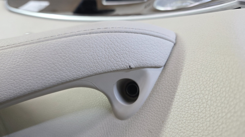 Door trim, front left, Mercedes W213 E 17-23, black leather, beige leather insert, beige leather armrest, without curtain, wood insert, Burmester, with overlays and handle, butt, dented