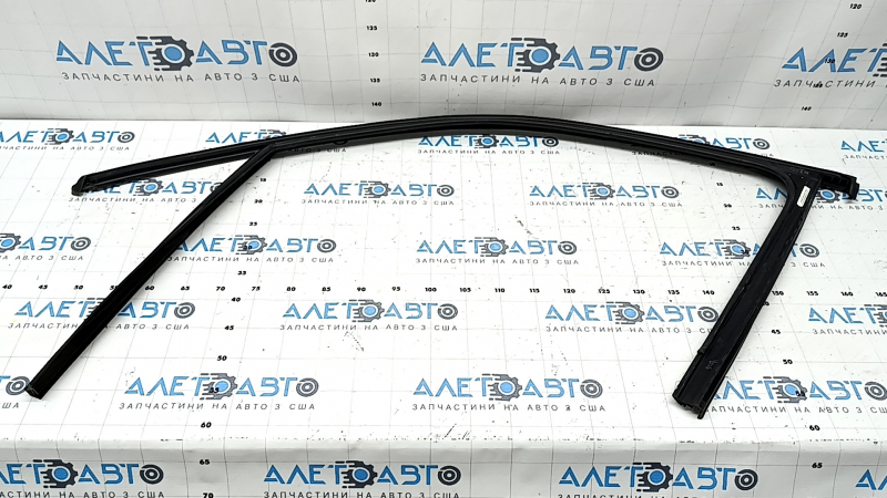 Upper front right door molding for Mercedes X247 GLB 20-26, chrome, with glass seal
