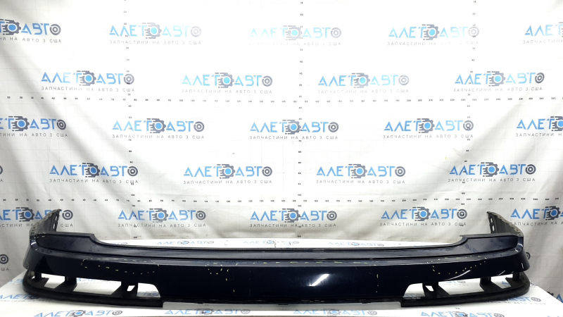 The rear bumper is bare, the upper part of the Audi Q7 16-26 is white, scratches, the mount is broken