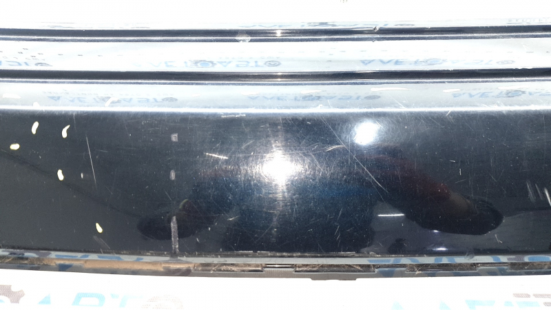 The rear bumper is bare, the upper part of the Audi Q7 16-26 is white, scratches, the mount is broken