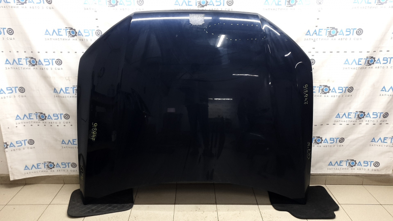 The hood of an Audi Q7 16-26 aluminum, bare, scratches, chips, glued on
