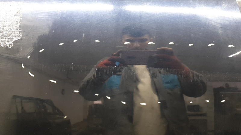 The hood of an Audi Q7 16-26 aluminum, bare, scratches, chips, glued on