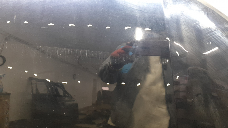 The hood of an Audi Q7 16-26 aluminum, bare, scratches, chips, glued on