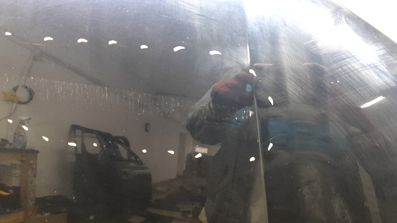 The hood of an Audi Q7 16-26 aluminum, bare, scratches, chips, glued on