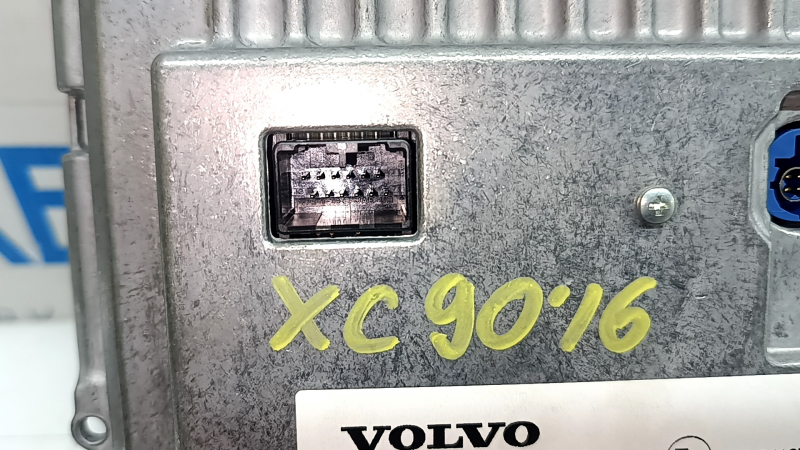 Volvo XC90 16-26 Navigation Display Monitor is worn